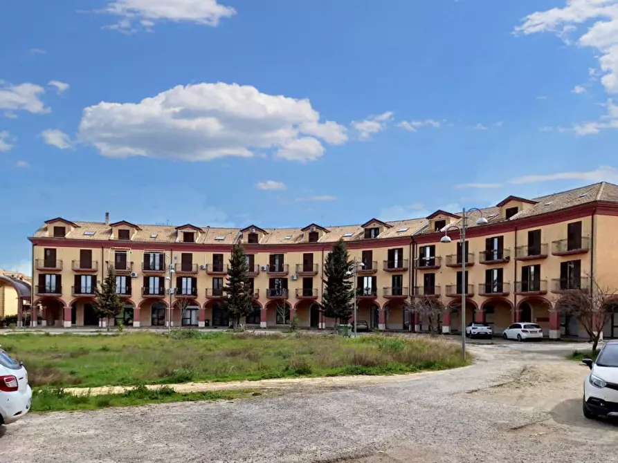 Immagine 16 di Negozio in vendita  in P.zza Unità d'Italia, N. 7 a Piazza Armerina