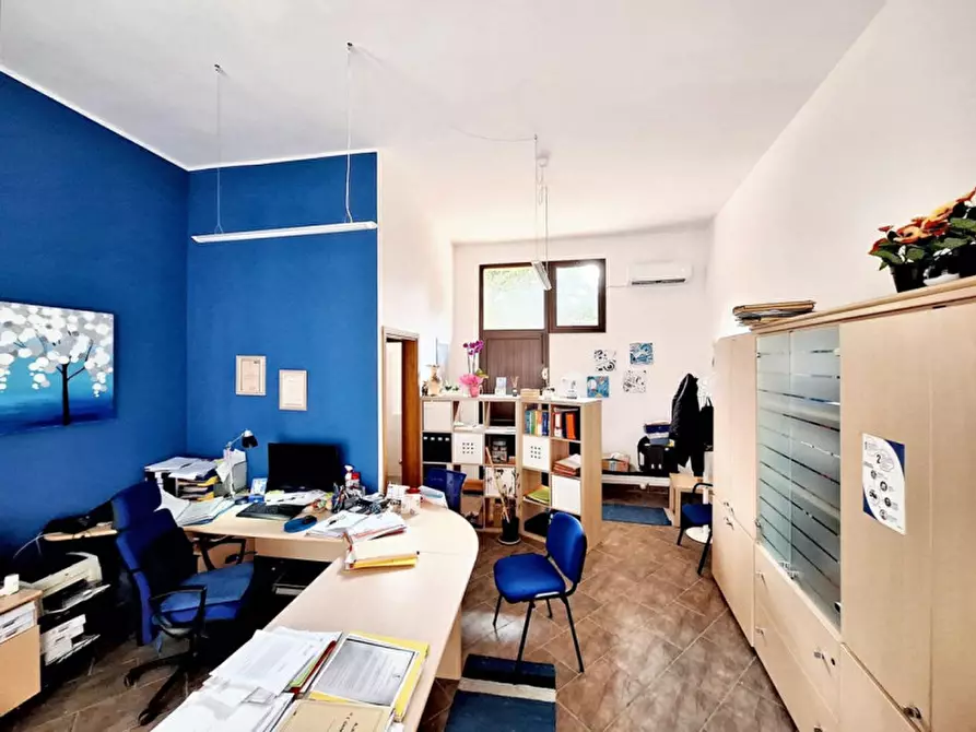 Immagine 2 di Negozio in vendita  in P.zza Unità d'Italia, N. snc a Piazza Armerina