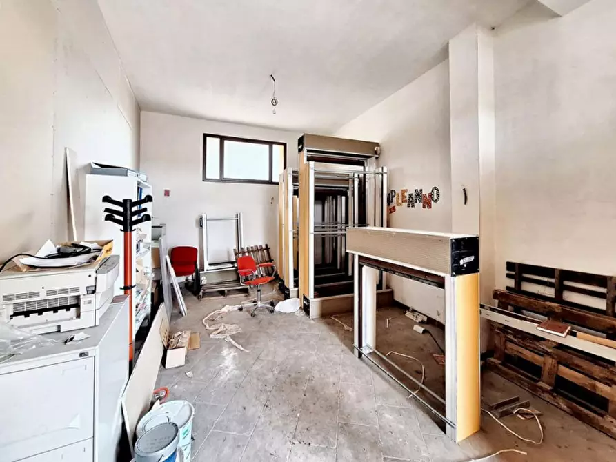 Immagine 4 di Negozio in vendita  in P.zza Unità d'Italia, N. snc a Piazza Armerina