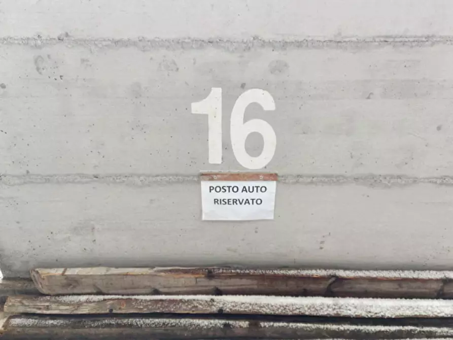Immagine 2 di Posto auto in vendita  in Motta di sotto, N. snc a Campodolcino