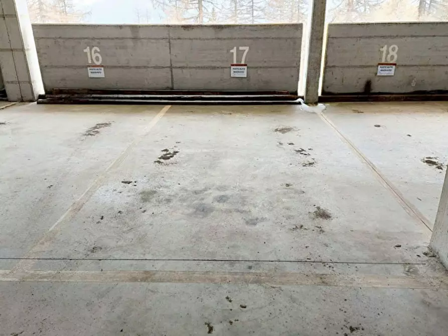 Immagine 1 di Posto auto in vendita  in Motta di sotto, N. snc a Campodolcino