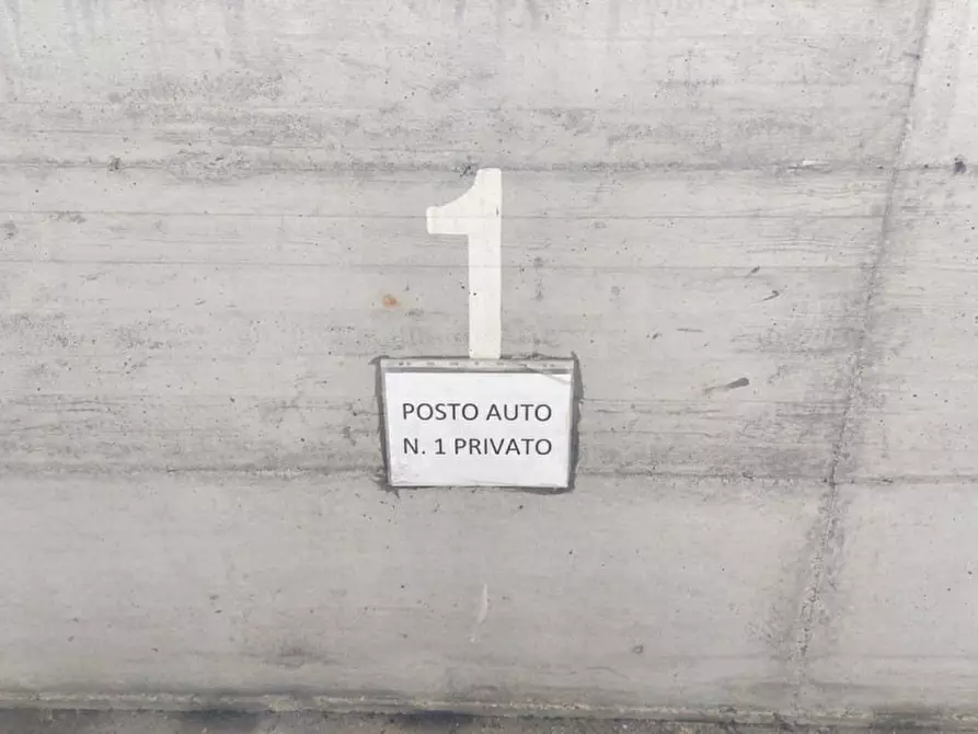 Immagine 2 di Posto auto in vendita  in Motta di sotto, N. snc a Campodolcino