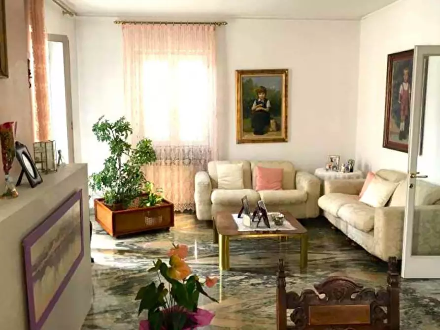 Immagine 2 di Appartamento in vendita  in Via Pietro Gobertti, N. 16 a Lovere