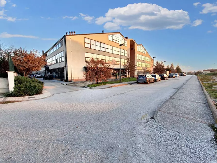 Immagine 14 di Negozio in vendita  in Via  Don Giuseppe Diana, N. snc a Gubbio