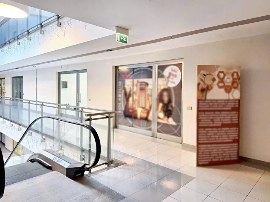 Immagine 3 di Negozio in vendita  in Via  Don Giuseppe Diana, N. snc a Gubbio