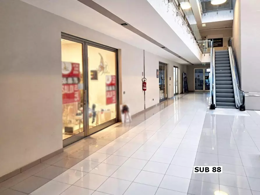 Immagine 1 di Negozio in vendita  in Via  Don Giuseppe Diana, N. snc a Gubbio