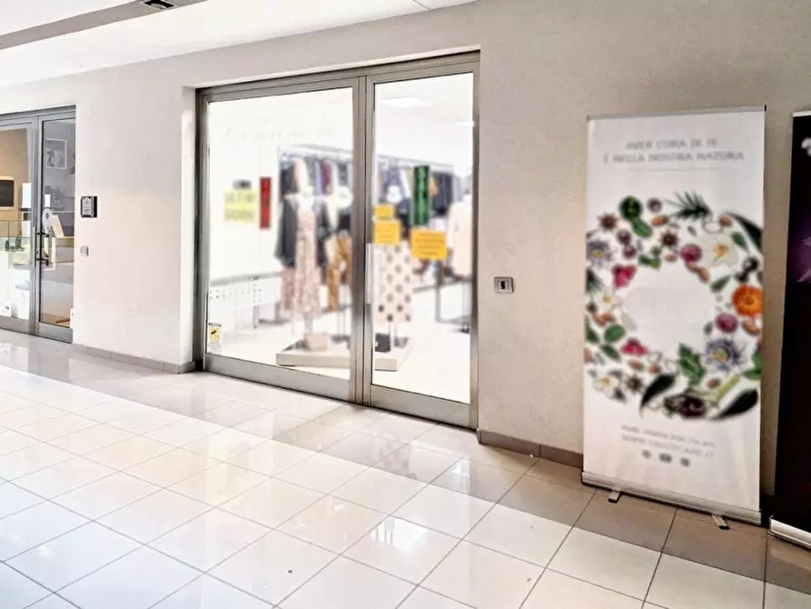 Immagine 1 di Negozio in vendita  in Via  Don Giuseppe Diana, N. snc a Gubbio