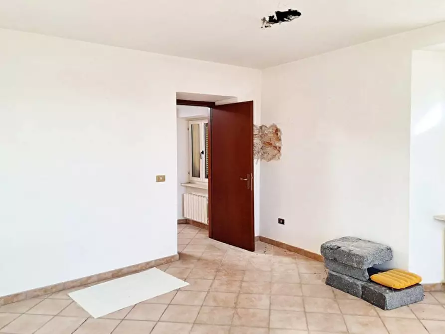 Immagine 4 di Ufficio in vendita  in Via Massei, N. 12 a Camerino