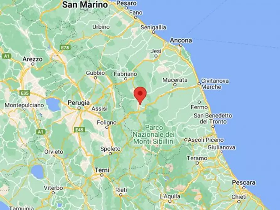 Immagine 15 di Ufficio in vendita  in Via Massei, N. 12 a Camerino