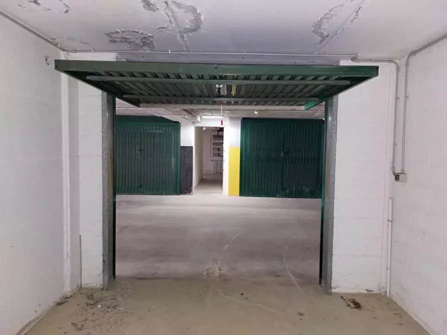 Immagine 3 di Posto auto in vendita  in Via Della Cartiera, N. 14 e 20 a Forli'