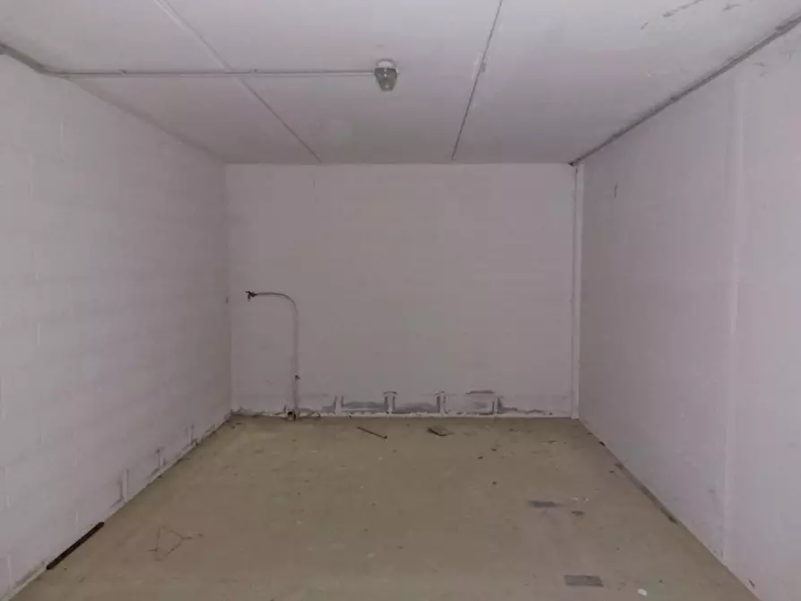 Immagine 4 di Posto auto in vendita  in Via Della Cartiera, N. 14 e 20 a Forli'