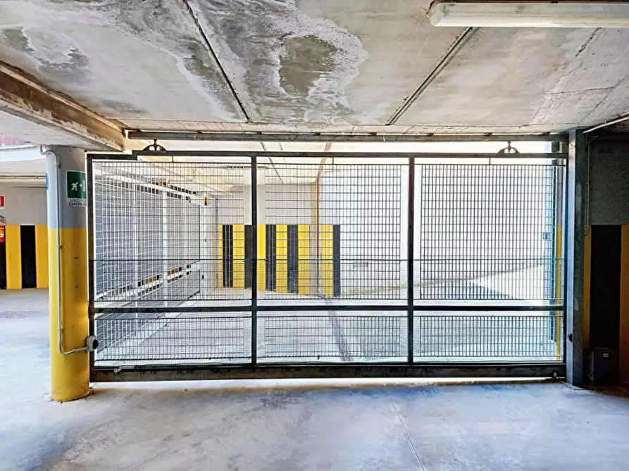 Immagine 5 di Posto auto in vendita  in Via Della Cartiera, N. 14 e 20 a Forli'