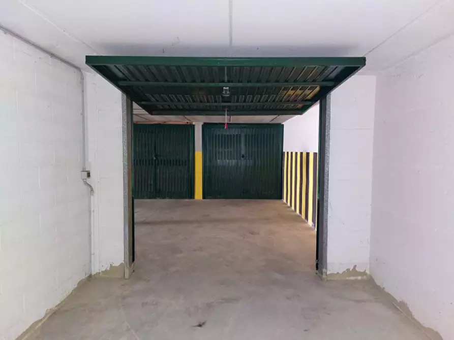 Immagine 3 di Posto auto in vendita  in Via Della Cartiera, N. 14 e 20 a Forli'