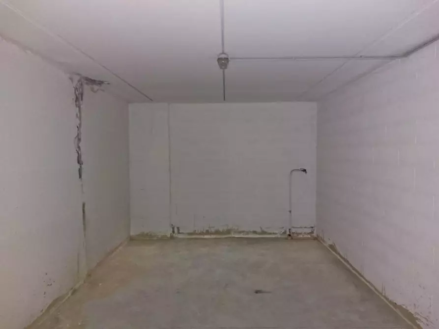 Immagine 4 di Posto auto in vendita  in Via Della Cartiera, N. 14 e 20 a Forli'