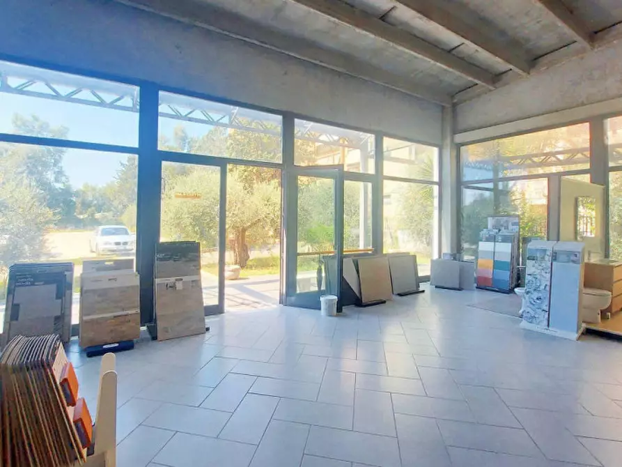 Immagine 5 di Attività commerciale in vendita  in Via Palombarese, N. Km 18,900 a Guidonia Montecelio