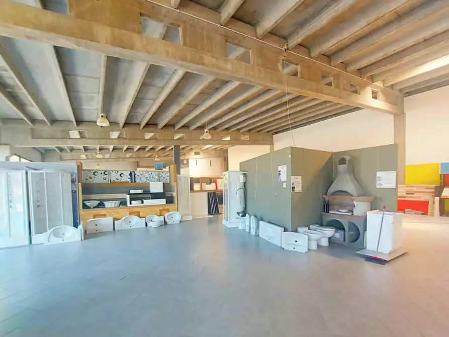 Immagine 7 di Attività commerciale in vendita  in Via Palombarese, N. Km 18,900 a Guidonia Montecelio