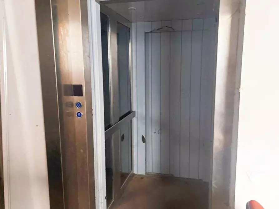 Immagine 13 di Attività commerciale in vendita  in Via Palombarese, N. Km 18,900 a Guidonia Montecelio