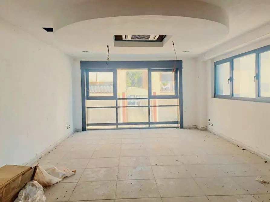 Immagine 15 di Attività commerciale in vendita  in Via Palombarese, N. Km 18,900 a Guidonia Montecelio