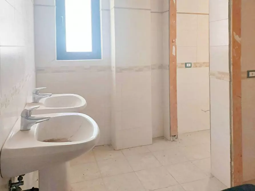 Immagine 19 di Attività commerciale in vendita  in Via Palombarese, N. Km 18,900 a Guidonia Montecelio