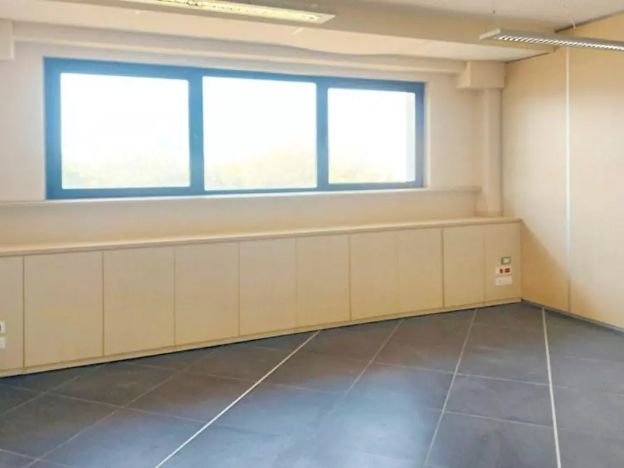 Immagine 24 di Attività commerciale in vendita  in Via Palombarese, N. Km 18,900 a Guidonia Montecelio