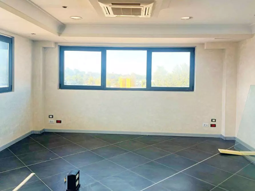 Immagine 27 di Attività commerciale in vendita  in Via Palombarese, N. Km 18,900 a Guidonia Montecelio