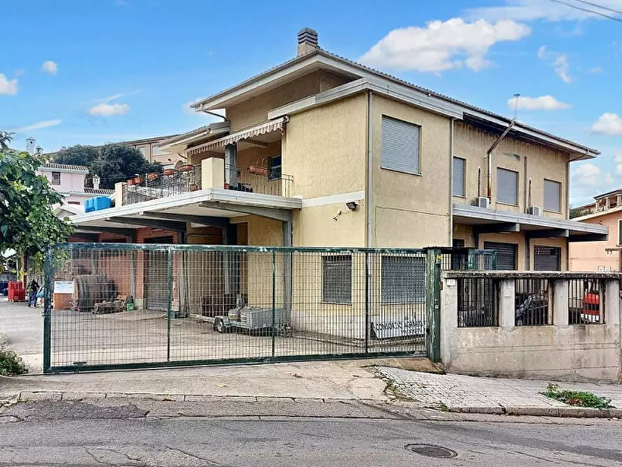 Immagine 1 di Capannone industriale in vendita  in Vico Alessandro Manzoni, N. 25 a Oliena