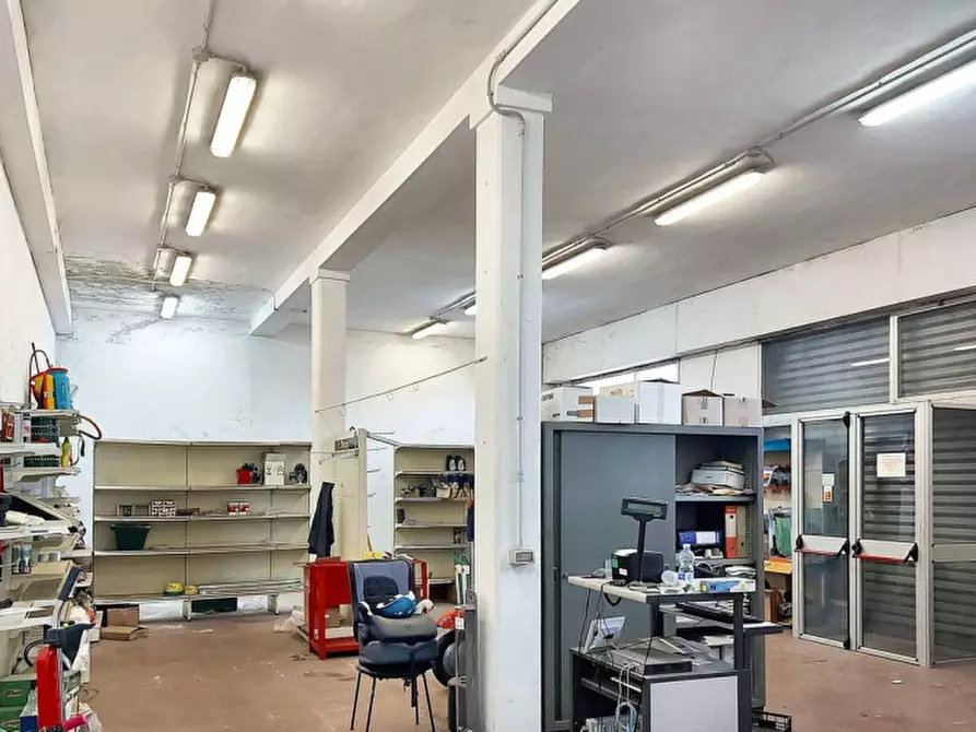 Immagine 2 di Capannone industriale in vendita  in Vico Alessandro Manzoni, N. 25 a Oliena