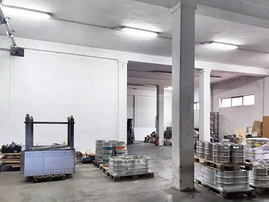 Immagine 4 di Capannone industriale in vendita  in Vico Alessandro Manzoni, N. 25 a Oliena
