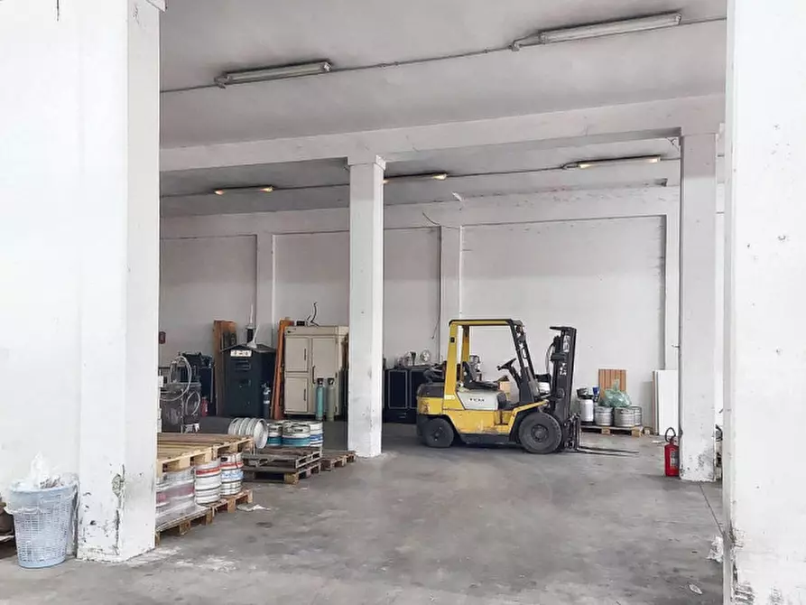 Immagine 6 di Capannone industriale in vendita  in Vico Alessandro Manzoni, N. 25 a Oliena