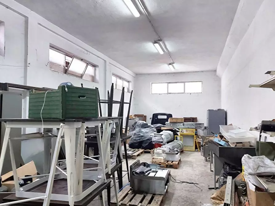 Immagine 8 di Capannone industriale in vendita  in Vico Alessandro Manzoni, N. 25 a Oliena