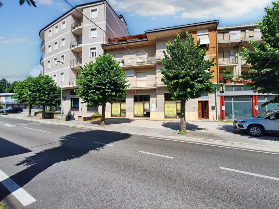 Immagine 2 di Negozio in vendita  in Viale Ascoli, N. 70/72/74 a Comunanza