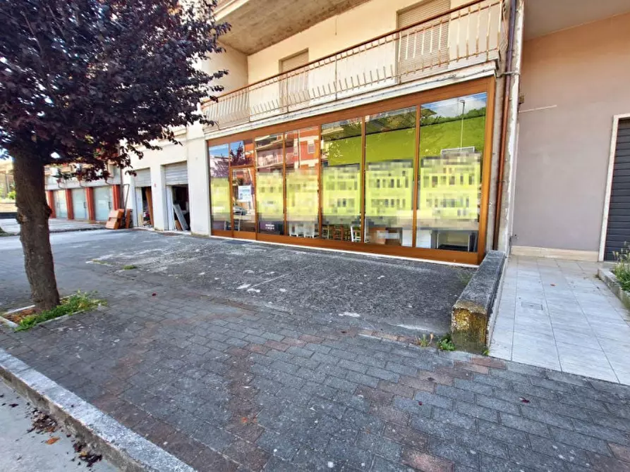 Immagine 3 di Negozio in vendita  in Viale Ascoli, N. 70/72/74 a Comunanza
