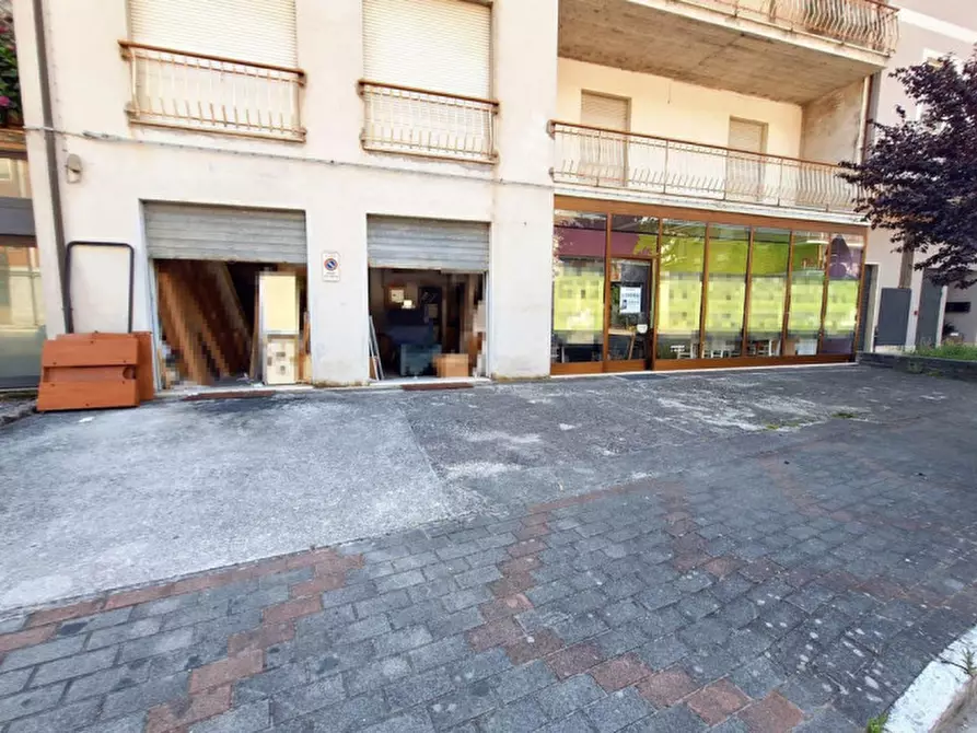 Immagine 4 di Negozio in vendita  in Viale Ascoli, N. 70/72/74 a Comunanza