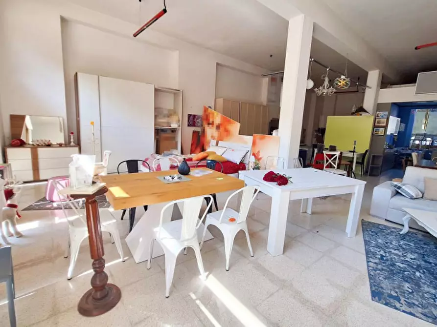 Immagine 6 di Negozio in vendita  in Viale Ascoli, N. 70/72/74 a Comunanza