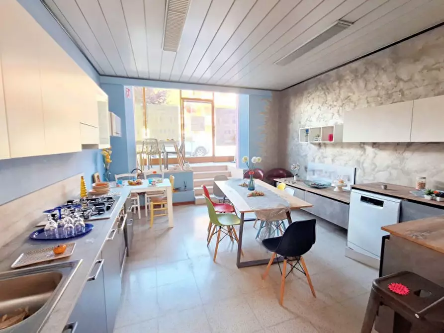 Immagine 10 di Negozio in vendita  in Viale Ascoli, N. 70/72/74 a Comunanza