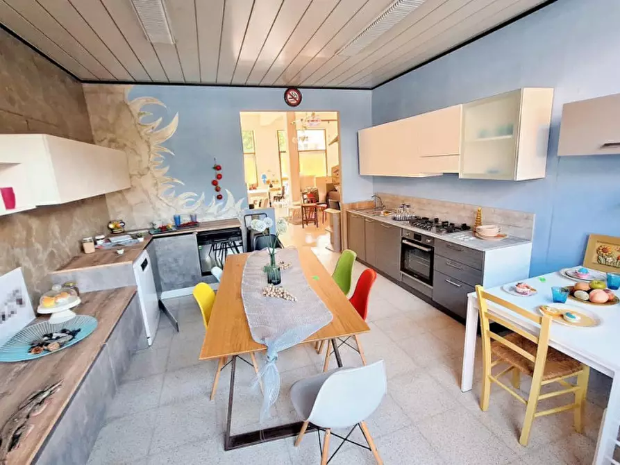 Immagine 12 di Negozio in vendita  in Viale Ascoli, N. 70/72/74 a Comunanza