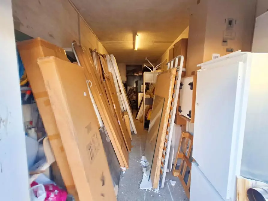 Immagine 15 di Negozio in vendita  in Viale Ascoli, N. 70/72/74 a Comunanza