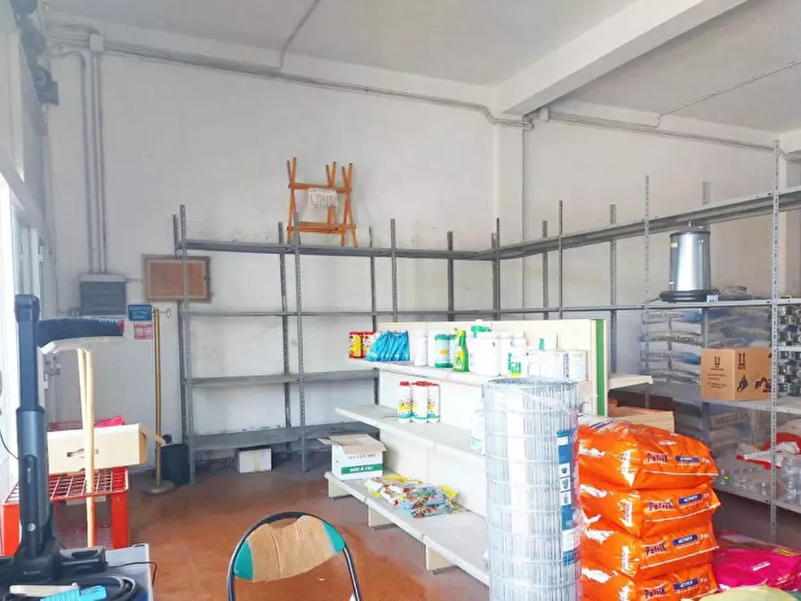 Immagine 3 di Negozio in vendita  in Via Stazione, N. 3 a Villamassargia