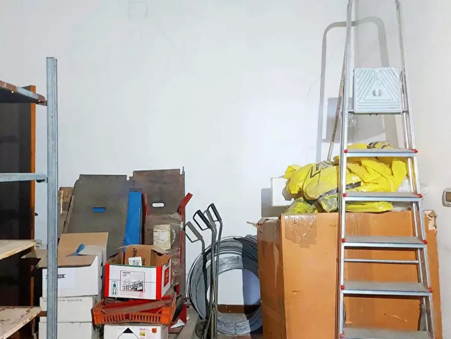 Immagine 10 di Negozio in vendita  in Via Stazione, N. 3 a Villamassargia