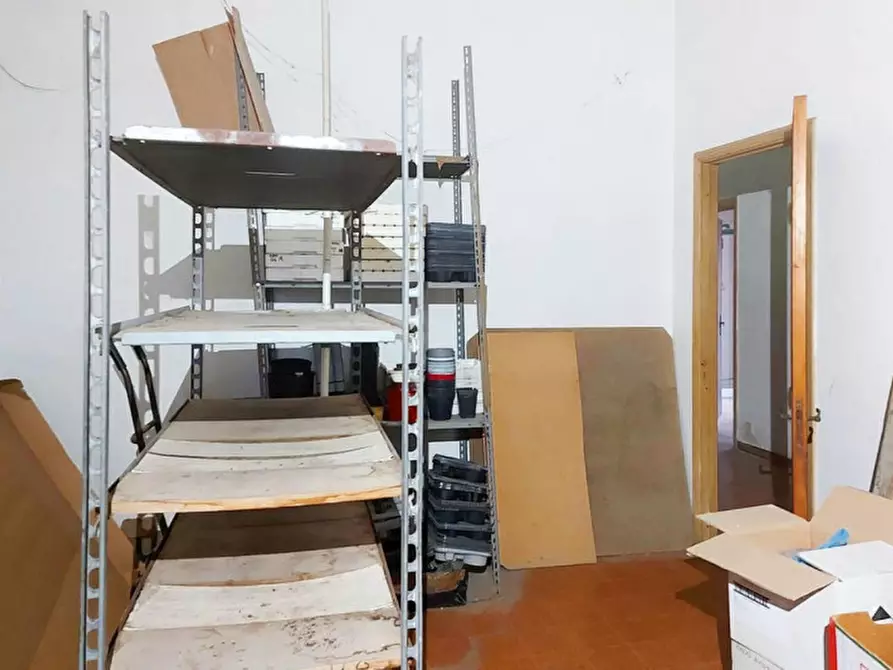 Immagine 11 di Negozio in vendita  in Via Stazione, N. 3 a Villamassargia