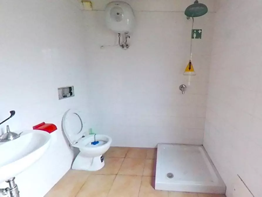 Immagine 18 di Negozio in vendita  in Via Stazione, N. 3 a Villamassargia