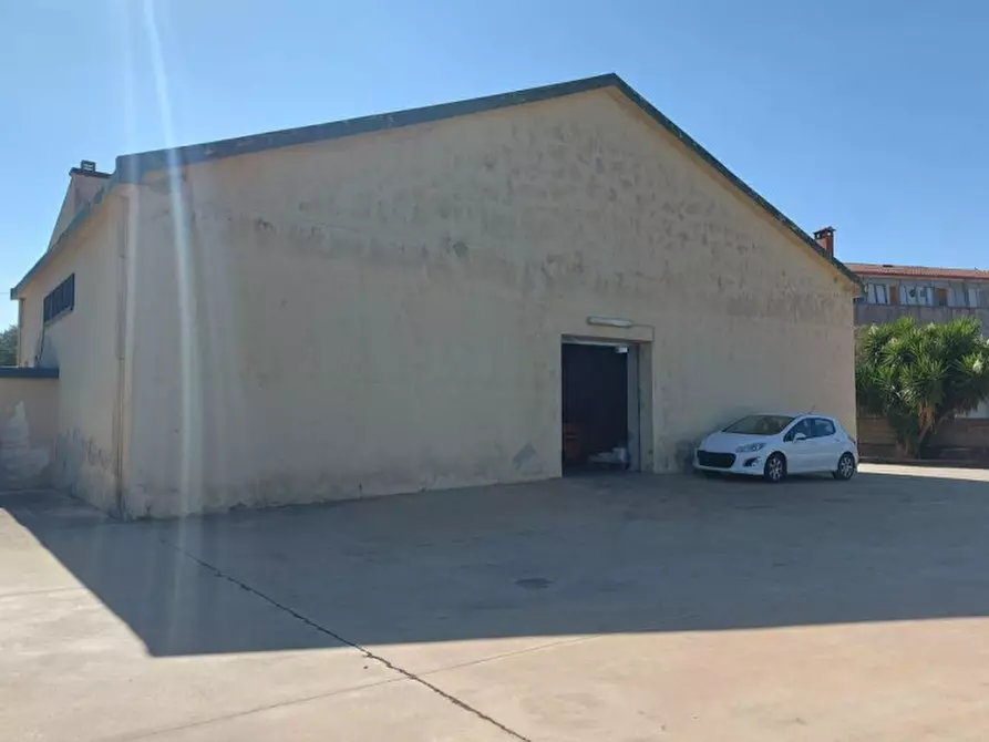 Immagine 5 di Capannone industriale in vendita  in Piazza Grazia Deledda, N. 15-17 a Mandas