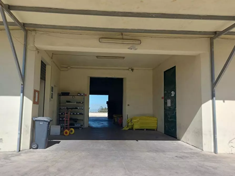 Immagine 9 di Capannone industriale in vendita  in Piazza Grazia Deledda, N. 15-17 a Mandas