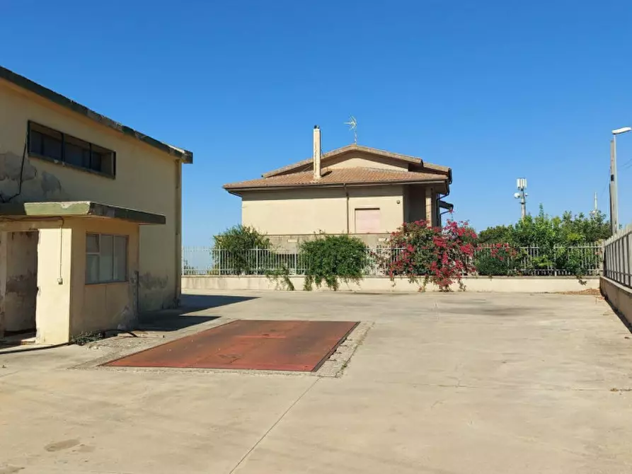 Immagine 11 di Capannone industriale in vendita  in Piazza Grazia Deledda, N. 15-17 a Mandas