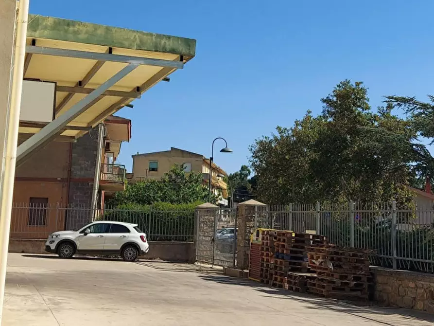 Immagine 15 di Capannone industriale in vendita  in Piazza Grazia Deledda, N. 15-17 a Mandas