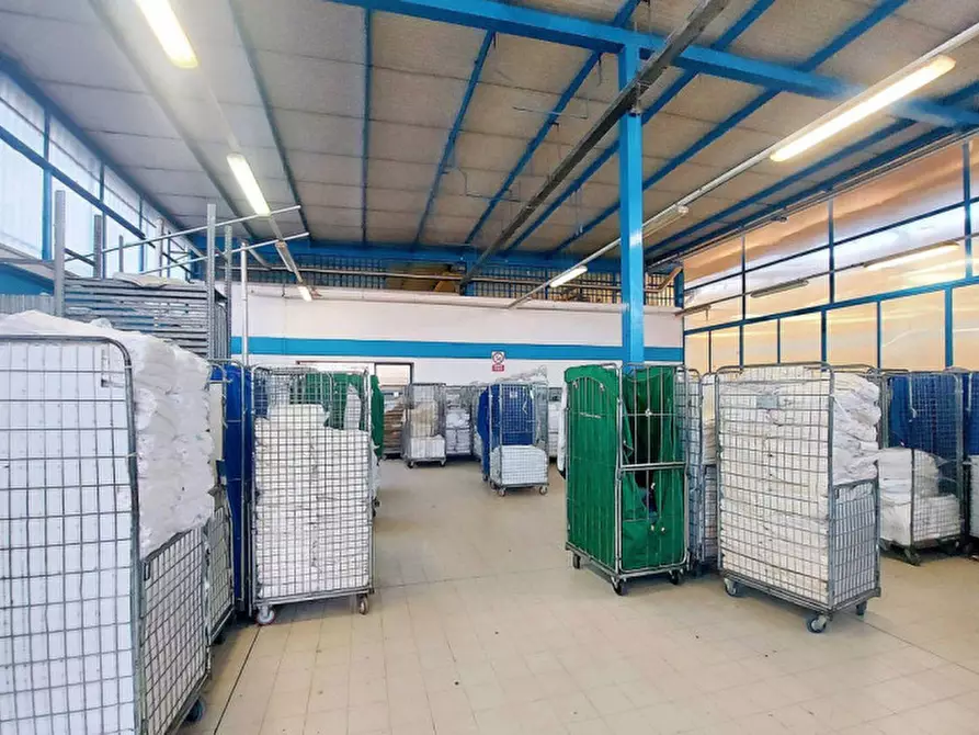 Immagine 3 di Capannone industriale in vendita  in Via Limitone Di Arzano IV Traversa, N. 51 a Napoli