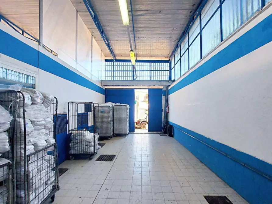 Immagine 4 di Capannone industriale in vendita  in Via Limitone Di Arzano IV Traversa, N. 51 a Napoli