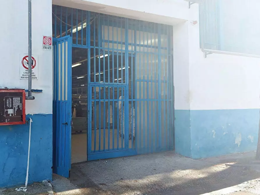 Immagine 10 di Capannone industriale in vendita  in Via Limitone Di Arzano IV Traversa, N. 51 a Napoli