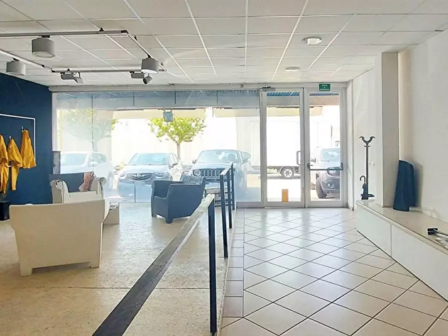 Immagine 2 di Capannone industriale in vendita  in Complesso CIS, lotto 220, N. Isola 2 a Nola