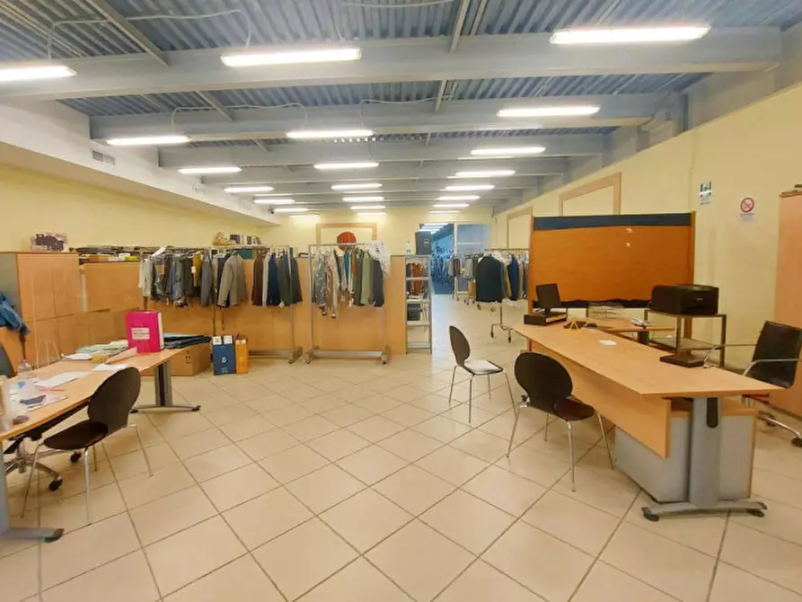 Immagine 4 di Capannone industriale in vendita  in Complesso CIS, lotto 220, N. Isola 2 a Nola